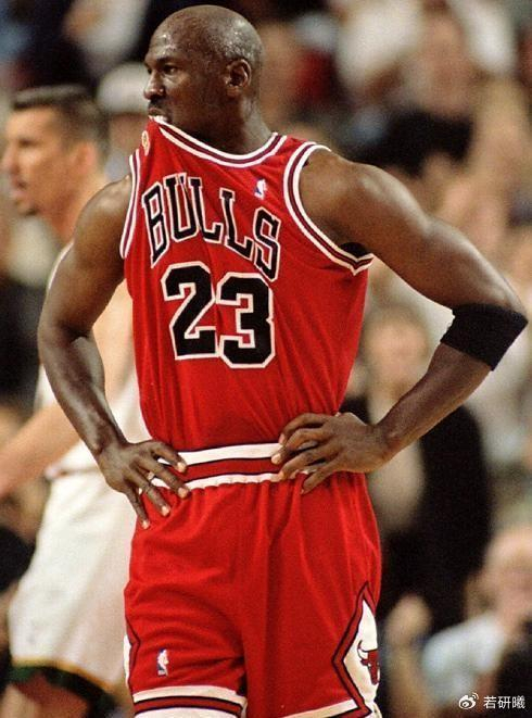 乔丹:我连续11场30+,科比:我连续16场30+,他:麻烦让一让|科比·布莱恩特|凯文·杜兰特|俄克拉荷马雷霆队|奥兰多魔术队|迈克尔·乔丹_新浪体育_新浪新闻