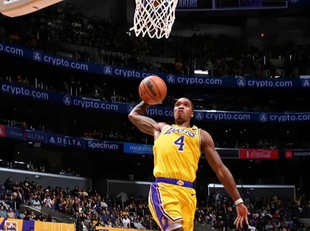 足球世界俱乐部杯-沃克解除束缚更凶猛 变湖人三巨头好帮手