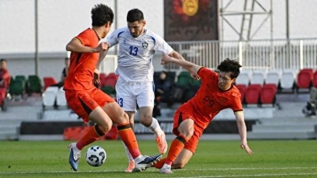 足球世界俱乐部杯-不止U23表现优秀 国足首期海外拉练不败战绩回国|热身赛|迪拜|邵佳一|乌兹别克斯坦队|中国男足_新浪体育_新浪新闻